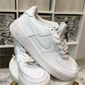 Nike Air Force 1 LE “Triple White” Size 8W/6.5Y